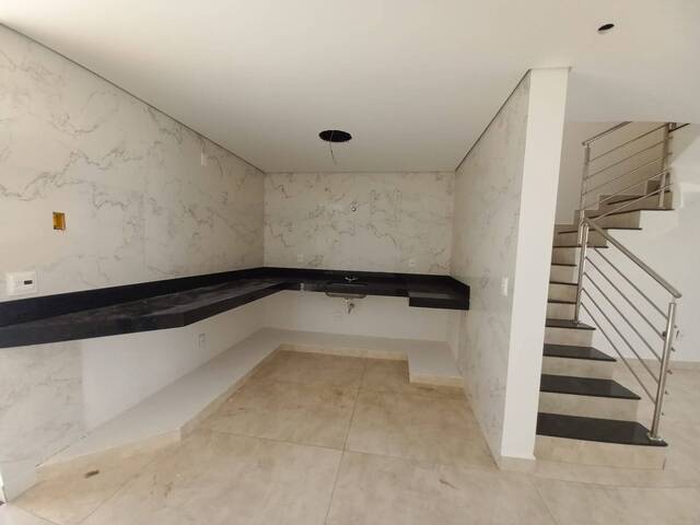 Casa para Venda em Belo Horizonte - 2