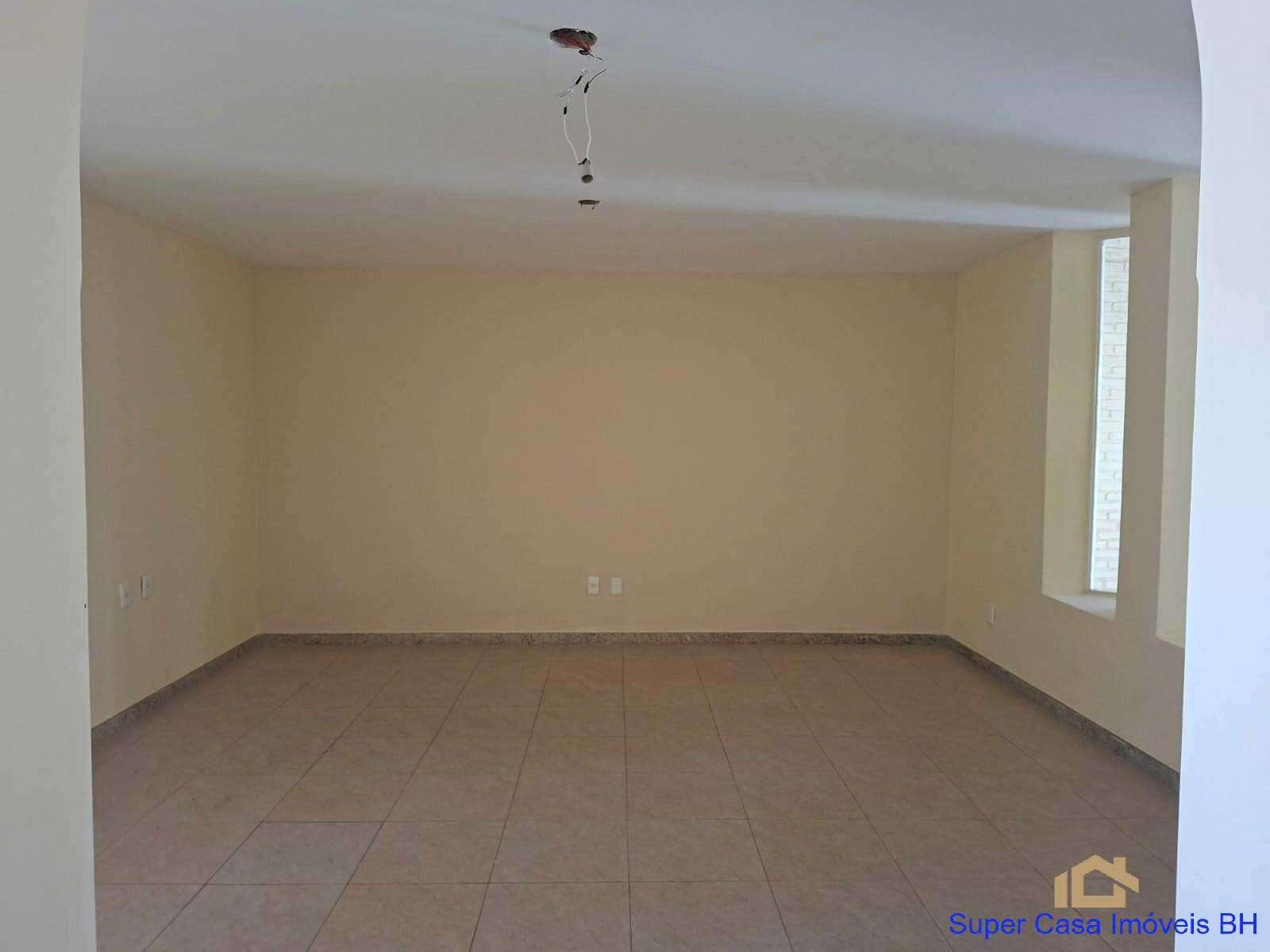 Casa, 4 quartos, 240 m² - Foto 1